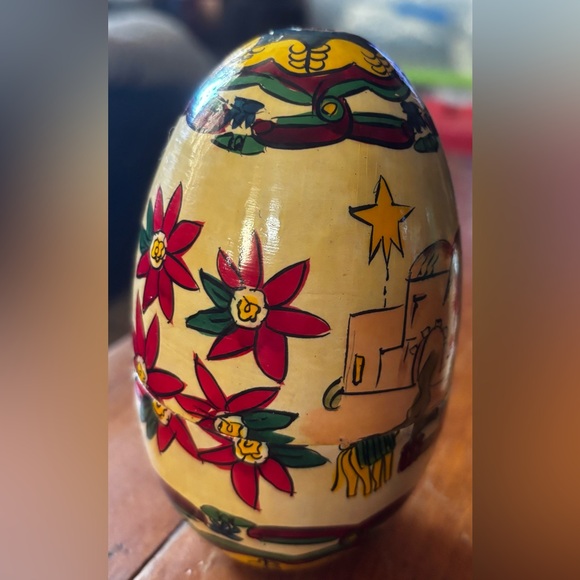 VNTG - Terry Village, Hand Painted, Wooden Nesting Eggs, Nativity/Poinsettia - Picture 3 of 15